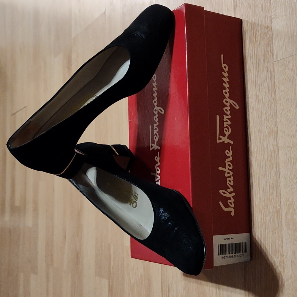 Salvatore Ferragamo Cinzia Nero Black Italian Pebbled Kid Suede Pumps 7.5 2A(AA)